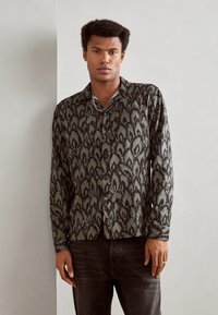 Lindbergh - LEAF SHIRT - Shirt - olive Thumbnail Image 1