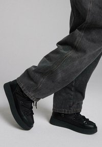 Diverse TASERA czarny