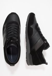 Tommy Hilfiger ICONIC LEATHER SUEDE MIX RUNNER - Treniņu apavi - black