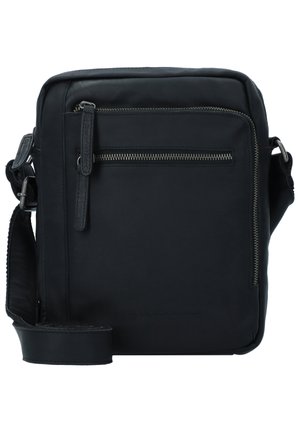 Sac en messager en cuir noir avec une poche avant zippée et une sangle ajustable. Texture lisse, forme rectangulaire et design minimaliste.