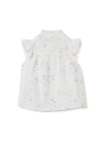 Weißes Kleid mit kurzen Rüschensleeves, das ein florales Muster in Hellblau und Rosa aufweist. Leichter Stoff mit geraffter Taille.