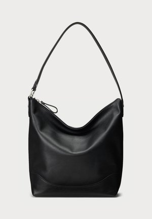 Sac à main en cuir noir avec une texture lisse, un dessus arrondi, une fermeture éclair et une seule sangle ajustable. Présente un design minimaliste.