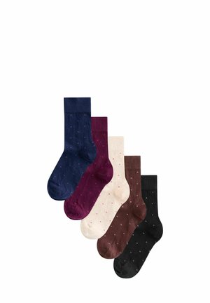 Fünf Paar Sneakersocken in Marineblau, Burgunderrot, Creme, Schokolade und Schwarz, mit kleinen Punktmustern und gerippten Bündchen.
