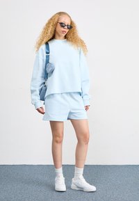New Balance LINEAR HERITAGE BRUSHED BACK CREWNECK - Sportska majica - quarry blue