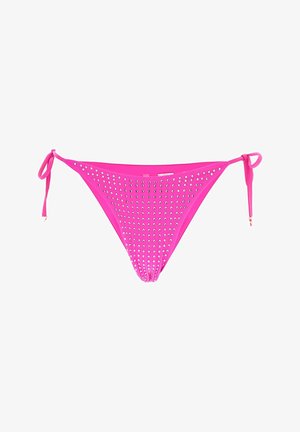 Bas de bikini rose avec un design en maille et des clous en argent. Liens de chaque côté pour un ajustement réglable. Matière lisse et extensible.