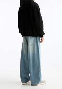 PULL&BEAR Jersey con capucha - black