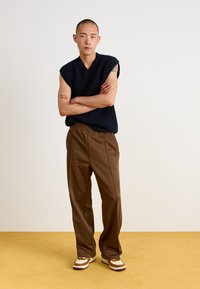 Carhartt WIP BOLAN PANT - Joggebukse - chocolate/tobacco