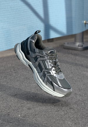 RIFF RUNNER OP3 - Tenisice - silver-coloured