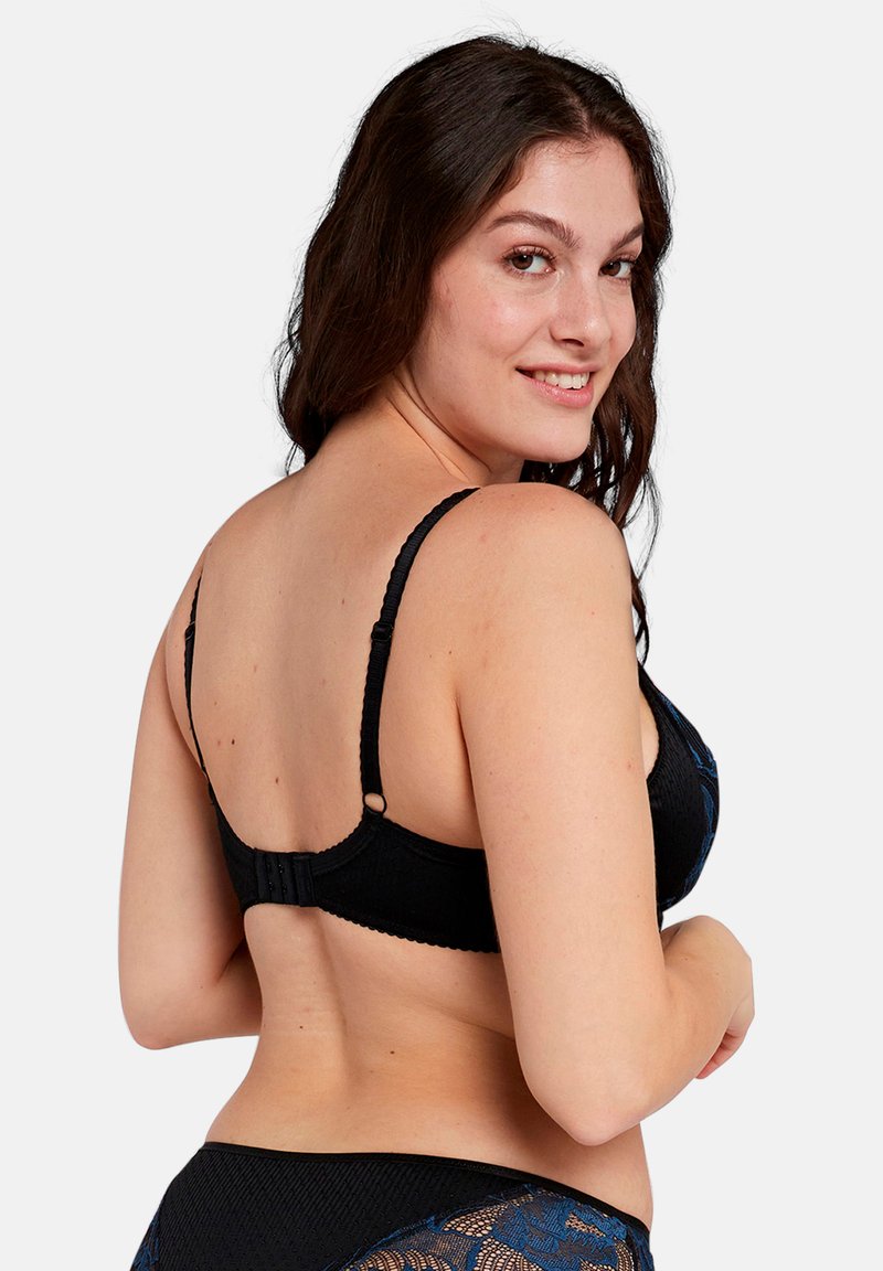 匿名配送】ブラジャー C70 ブラック シルバーの通販 by ☆アリス☆'s shop～｜ラクマ Sans Complexe UNDERWEAR レディース カラー: ブラック