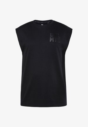 Zwarte mouwloze katoenen t-shirt met een losse pasvorm, ronde halslijn en een subtiele tonale "UNL MTD" print op de voorkant.