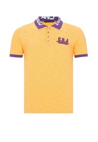 Korte mouwen polo shirt in oranje met een gestructureerde afwerking, voorzien van een paarse kraag en manchetten, een drie-knoopsluiting en geborduurd logo-detail.