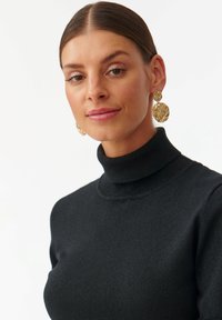 TATUUM Lihtne T-särk - black