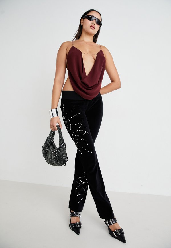 LOW RISE JOGGERS WITH STUD ARTWORK - Trousers3