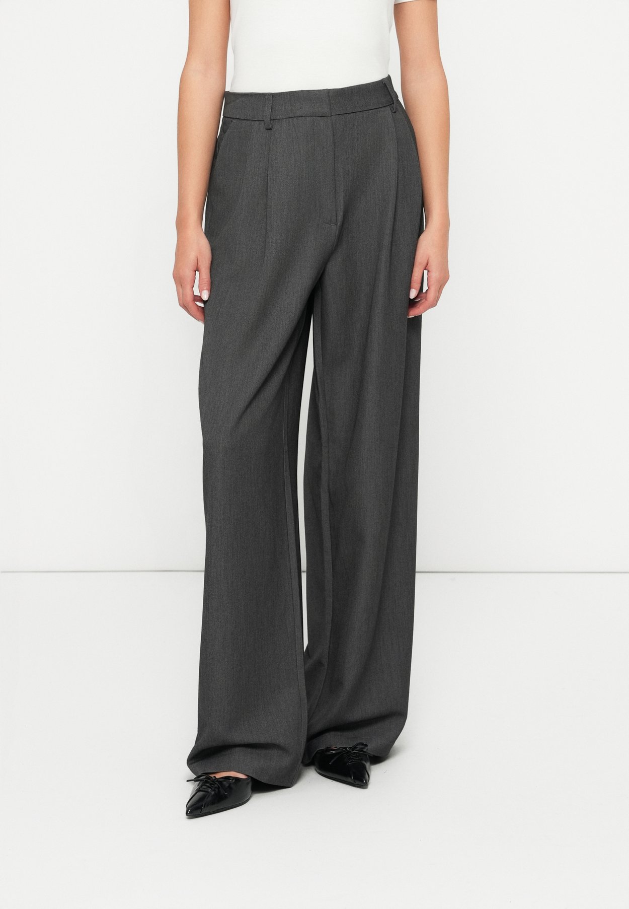ONLHATTIE Straight Tapered Fit