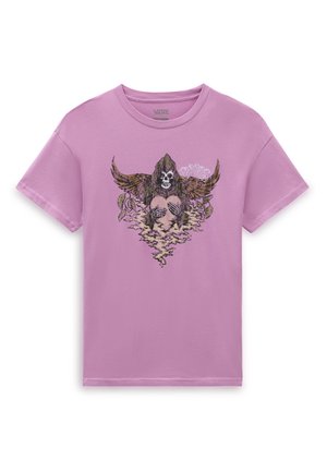Lawendowy t-shirt Vans z ciemną szkieletową postacią z skrzydłami trzymającą serce, otoczoną dymem i elementami kwiatowymi na środku przodu.