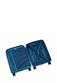Maleta de concha dura en azul oscuro con acentos turquesa. Cuenta con un bolsillo de malla con cremallera, correas cruzadas y cuatro ruedas giratorias. Vista abierta.