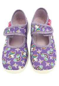 Lila Canvas Mary Jane-Schuhe mit einem Einhorn- und Regenbogenmuster, glitzernden Riemen und weißen Gummi-Sohlen.