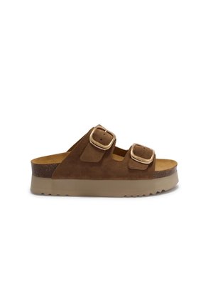 Brun slip-in sandal i ruskind med to justerbare spænder og en tyk beige platformsål.