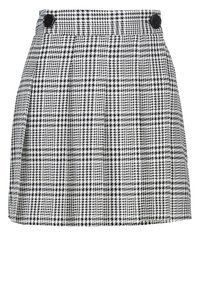 Sukně s houndstooth vzorem v černobílé barvě, s plisovaným designem a dvěma černými knoflíky v pase, vyrobená z tkané látky.