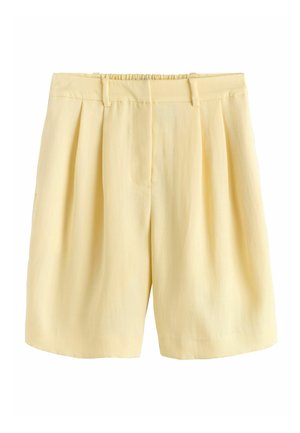 Hellgelbe Shorts mit hoher Taille, Falten, Gürtelschlaufen und einem vorderen Reißverschluss, hergestellt aus leichtem Stoff.