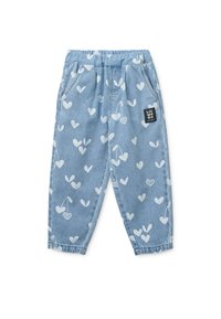 Ανοιχτό μπλε τζιν παντελόνι με σχέδια λευκής καρδιάς και κερασιών, ελαστική μέση και πλαϊνές τσέπες. Διαθέτει μικρή ετικέτα με το εμπορικό σήμα στο μπροστινό μέρος.