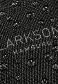 Larkson NILS - Keresztpántos táska - black
