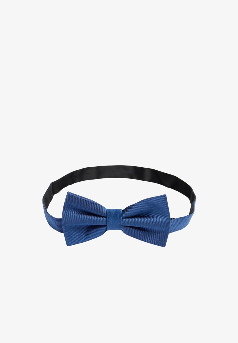 Blå satin fluga med ribbad textur, med en central veckning och ett justerbart svart band. Lämplig för formella tillfällen.