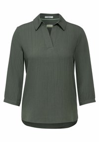 Blouse olive vert avec col, fermeture à mi-boutons, manches 3/4, tissu texturé avec des rayures verticales, ourlet arrondi.