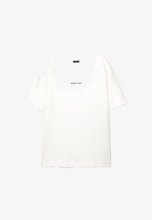 Biely bavlnený tričko s krátkym rukávom. Obsahuje okrúhly výstrih a stredový čierny potlač s textom "KÓD CHYBY". Hladká textúra.