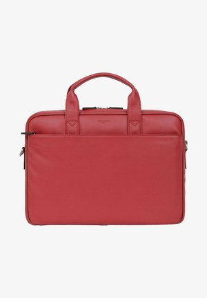 Malette en cuir rouge avec deux poignées supérieures, fermeture éclair et texture lisse. Présente un logo embossé à l'avant et un design épuré.