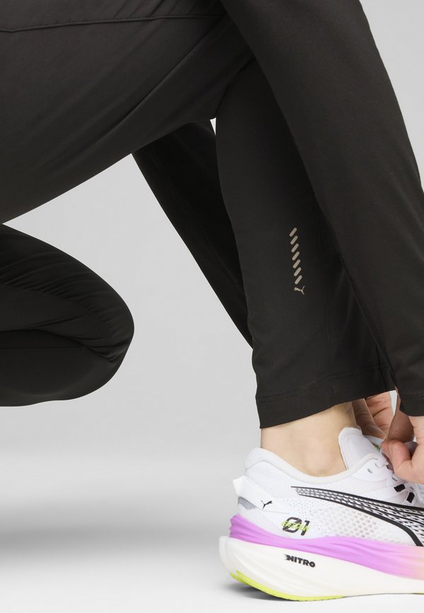 W RUN VELOCITY TAPERED  - Trousers4