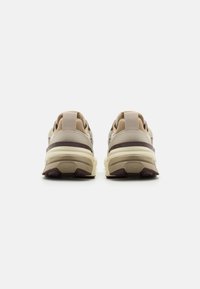 Nike Sportswear V2K RUN - Trainers - light orewood brown/light bone/khaki/earth/coconut milk