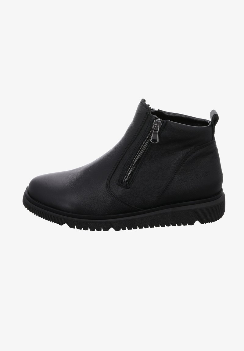 Bottines noires en cuir texturé, avec une fermeture éclair latérale, une semelle en caoutchouc basse et une boucle pour un enfilage facile.