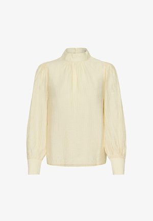 Kremna bluzica z dolgimi rokavi in visokim ovratnikom, z nabranimi detajli, napihnjenimi rameni in širokimi manšeti.