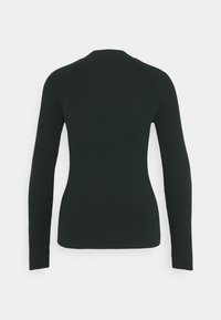 Dunkelgrüner gerippter Pullover mit langen Ärmeln, rundem Ausschnitt und taillierter Passform. Verfügt über strukturiertes Material und nahtlose Schulterkonstruktion.