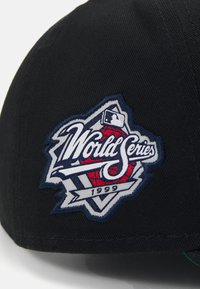 New Era PATCH EFRAME UNISEX - Gorra - black