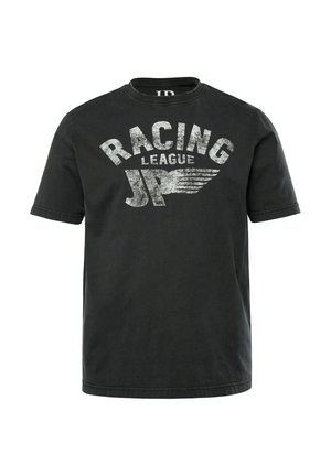 Schwarzes Baumwoll-T-Shirt mit kurzen Ärmeln und Rundhalsausschnitt. Mit einem verblassten weißen Grafiktext "RACING LEAGUE JP" und Flügelakzenten.