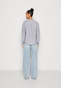 Marc O'Polo BLOUSE STAND UP COLLAR WITH V-NECK LONG SLEEVE - Tunika - nordic sea