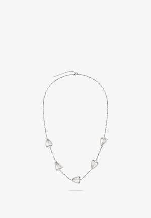Sølvkæde med fem jævnt fordelte udhulede hjerteformede led og en justerbar skydelås.