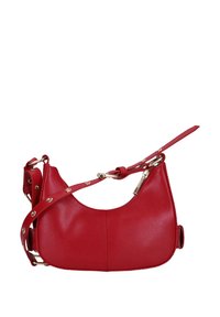 Rode leren handtas met een gebogen silhouet, verstelbare schouderband en hardwareaccenten in goudkleur. Gladde textuur met een gegrande afwerking.