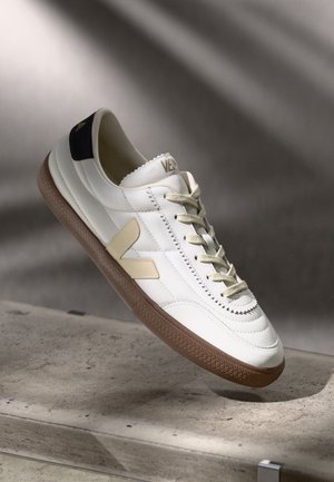 PANENKA - Sneaker low - white/black/bark