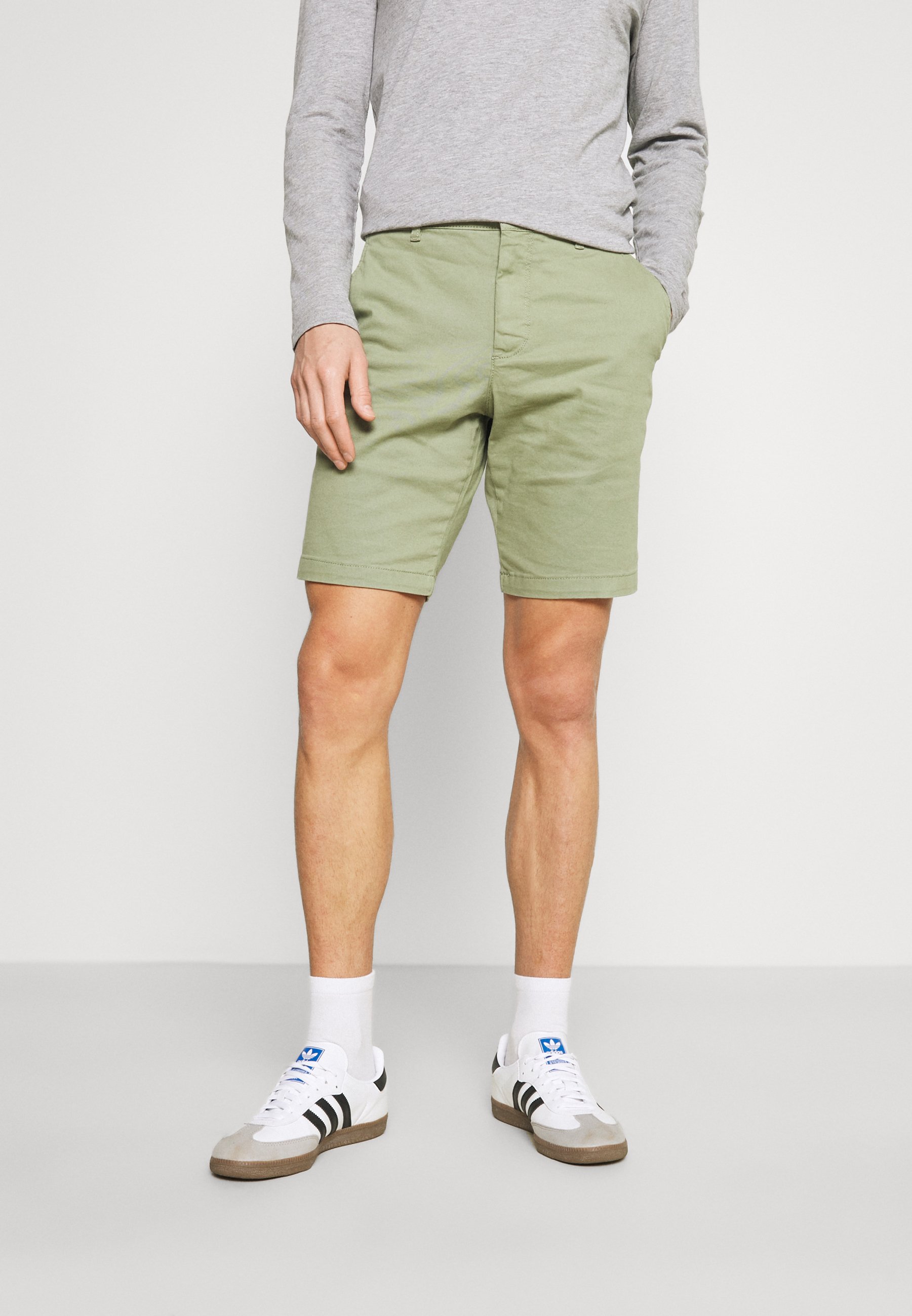 Lyle \u0026 Scott CHINO SHORT - Shorts - moss/olijfgroen - Zalando.nl