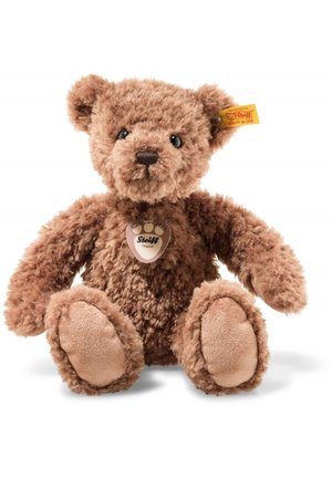 Brauner Plüsch-Teddybär mit einem strukturierten Fleece-Körper und glatten Fußpolstern, ausgestattet mit einem herzförmigen Anhänger mit "Steiff"-Label.