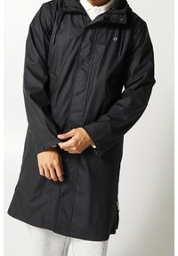 America Today Parkas - black