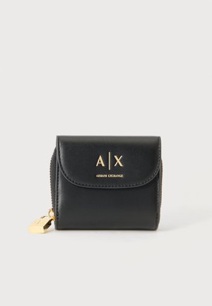 Sort læder kompakt pung med gyldent Armani Exchange-logo og gyldent lynlåstræk på lys baggrund.