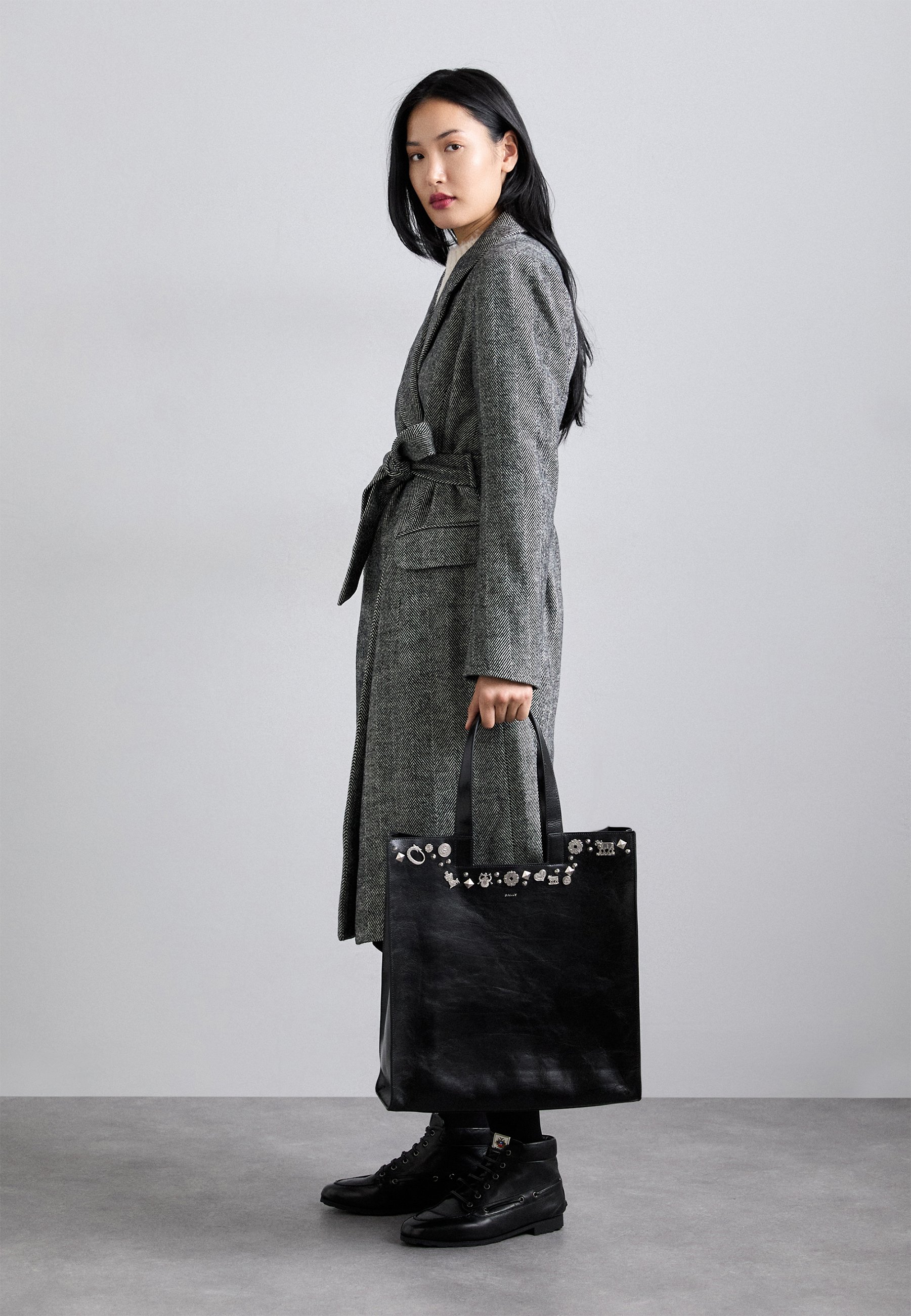 【関税&送料込】Bally Easy Medium Tote Bag In Smooth Leather BALLY_WAE069_VT769_U217O_03.