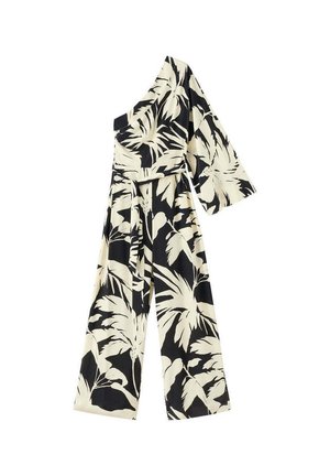 Combinaison noire asymétrique à une épaule avec jambes larges et imprimé feuilles tropicales crème, comprenant une ceinture et une manche évasée unique.