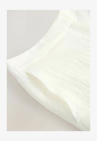 Vald, white