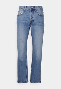 Jeans de mezclilla azul con corte recto, diseño de cinco bolsillos, desvanecimiento sutil y cierre de botón en la cintura. Detalles clásicos de costura.