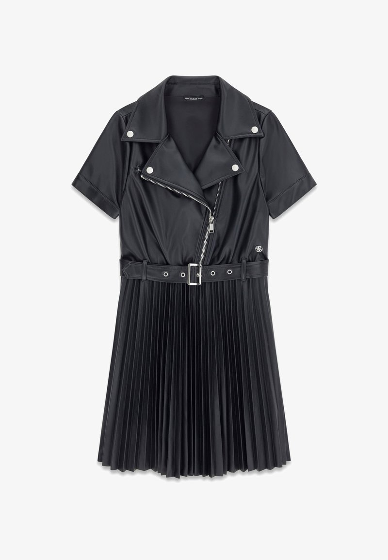 Schwarzes plissiertes Kleid mit kurzen Ärmeln und einem Reißverschluss im Biker-Stil vorne. Mit einem taillierten Gürtel und silberfarbigen Hardware-Akzenten. Glatte Textur.